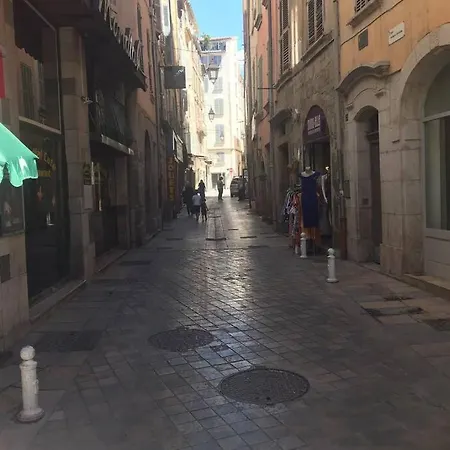 La Petite Oasis, Newly Renovated